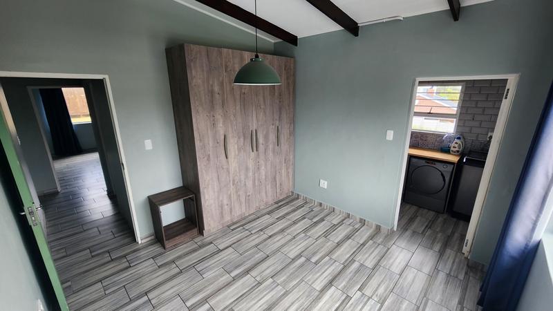 6 Bedroom Property for Sale in Paradise Beach Eastern Cape